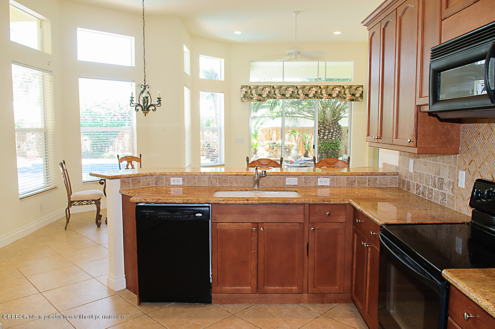 1211 Pine Point Road Riviera Beach, FL 33404 - Photo 15 of 15 Kitcehn