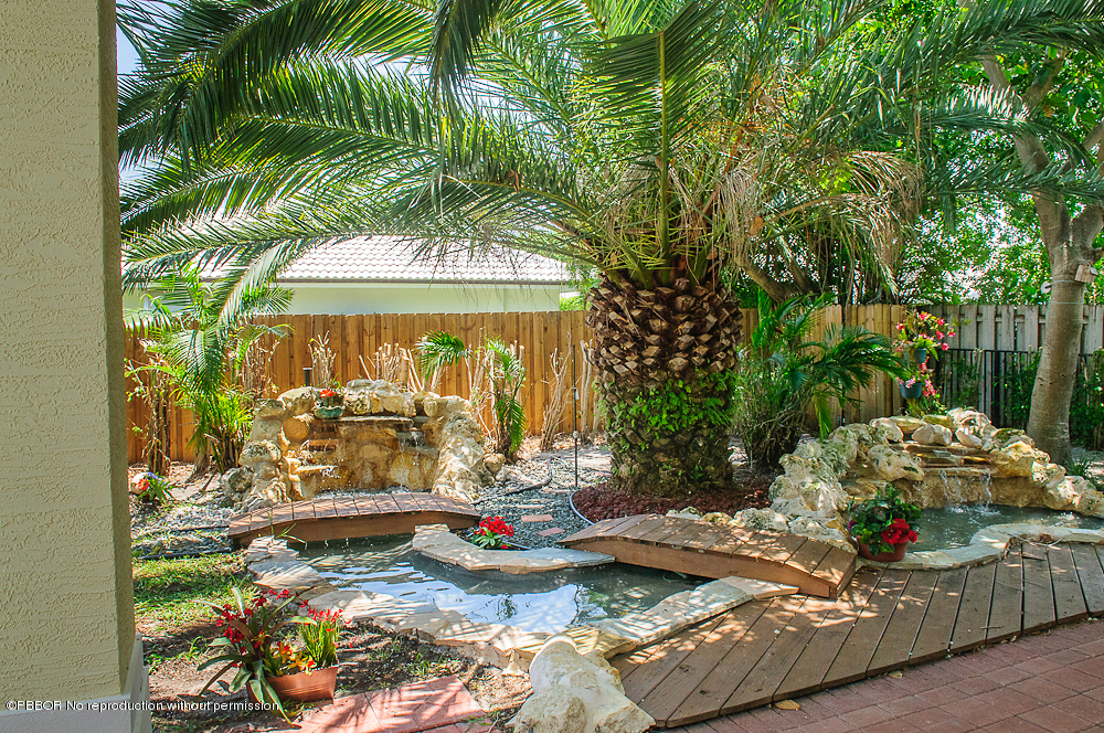 Maintained landscaping