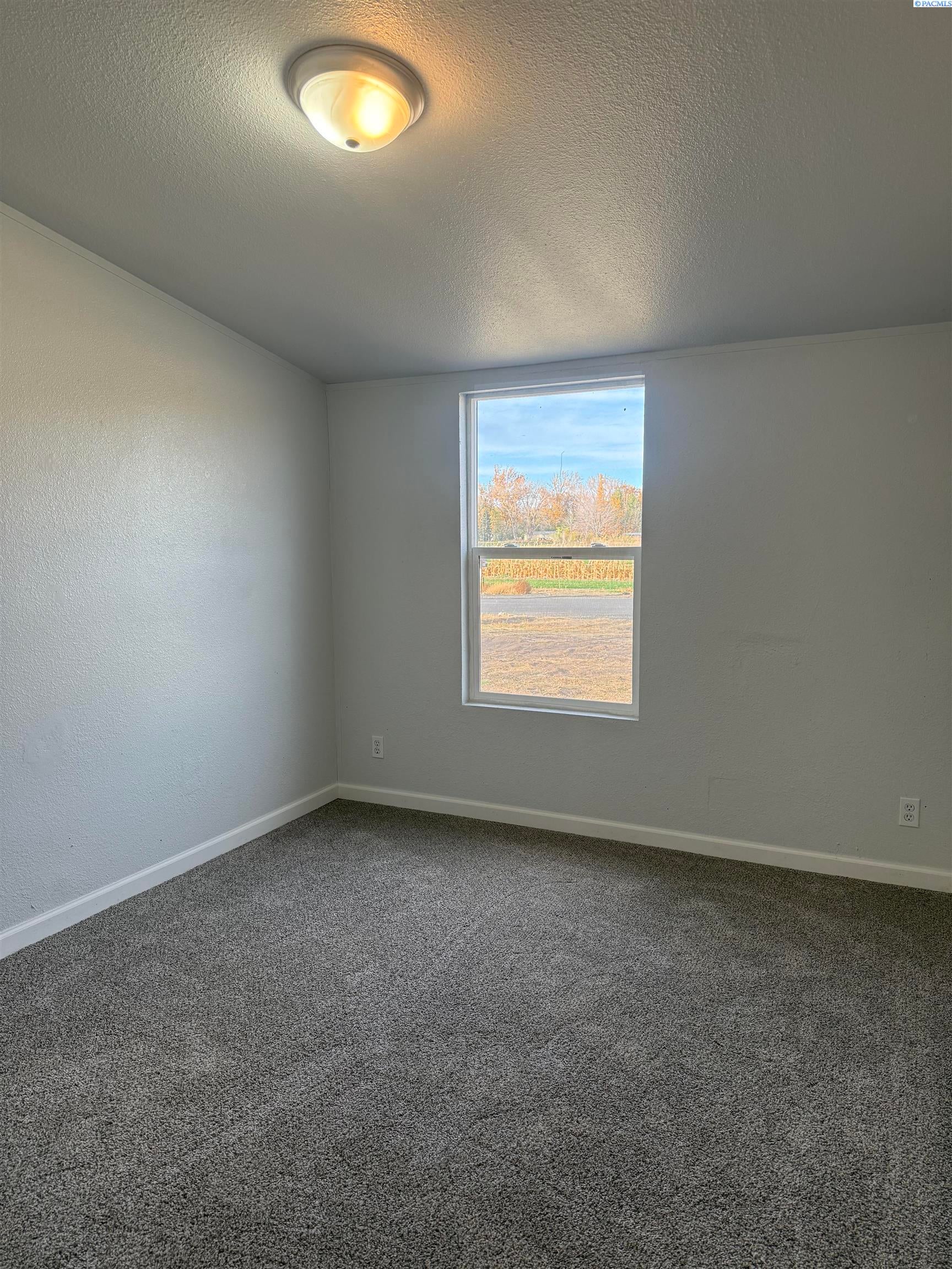 208401 East Cochran Road Kennewick, WA 99337 - Photo 16 of 27 Gallery Image 16