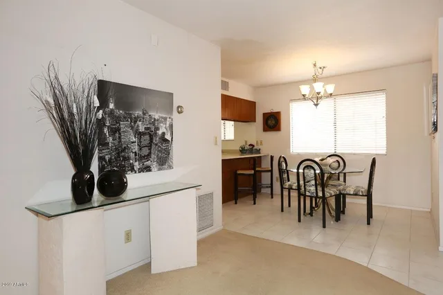 $2,700 | 12212 North Paradise Village Parkway West, Unit 302, Phoenix, AZ 85032