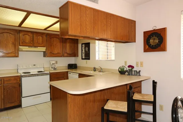 $2,700 | 12212 North Paradise Village Parkway West, Unit 302, Phoenix, AZ 85032