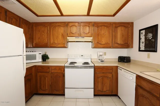 $2,700 | 12212 North Paradise Village Parkway West, Unit 302, Phoenix, AZ 85032