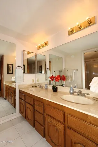 $2,700 | 12212 North Paradise Village Parkway West, Unit 302, Phoenix, AZ 85032