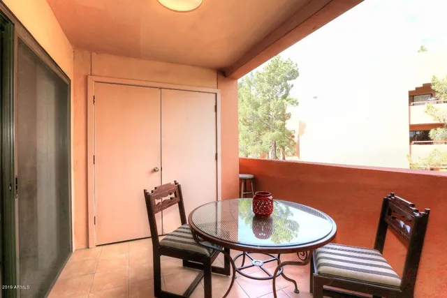 $2,700 | 12212 North Paradise Village Parkway West, Unit 302, Phoenix, AZ 85032