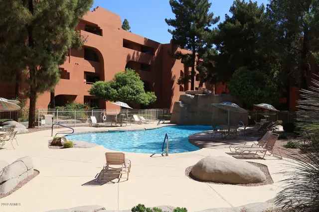 $2,700 | 12212 North Paradise Village Parkway West, Unit 302, Phoenix, AZ 85032