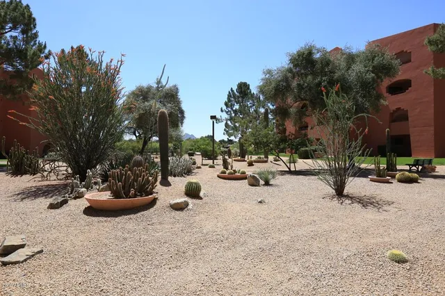 $2,700 | 12212 North Paradise Village Parkway West, Unit 302, Phoenix, AZ 85032