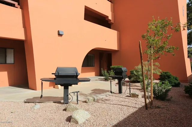 $2,700 | 12212 North Paradise Village Parkway West, Unit 302, Phoenix, AZ 85032
