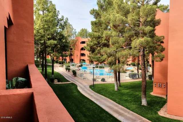$2,700 | 12212 North Paradise Village Parkway West, Unit 302, Phoenix, AZ 85032