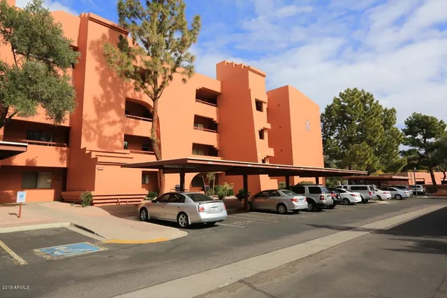 $2,700 | 12212 North Paradise Village Parkway West, Unit 302, Phoenix, AZ 85032