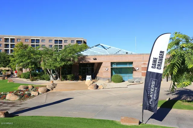 $2,700 | 12212 North Paradise Village Parkway West, Unit 302, Phoenix, AZ 85032