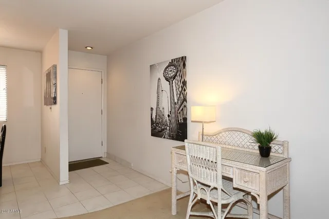 $2,700 | 12212 North Paradise Village Parkway West, Unit 302, Phoenix, AZ 85032