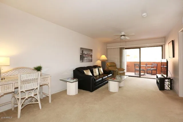$2,700 | 12212 North Paradise Village Parkway West, Unit 302, Phoenix, AZ 85032