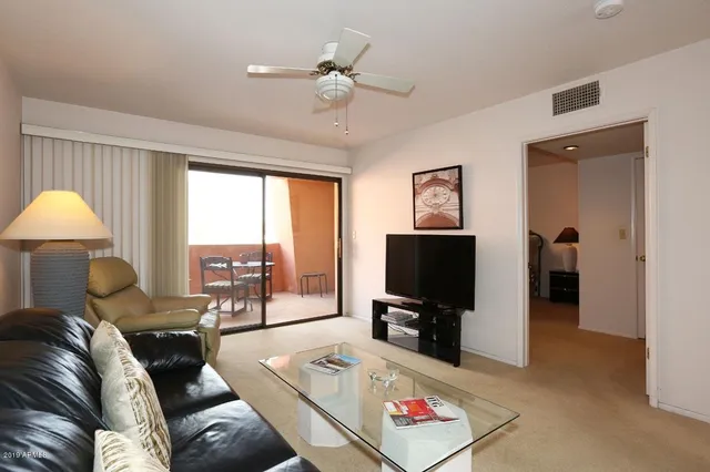 $2,700 | 12212 North Paradise Village Parkway West, Unit 302, Phoenix, AZ 85032