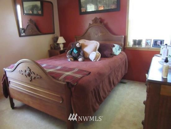 141 Rogers Road Prescott, WA 99348 - Photo 16 of 40 a bedroom with a bed and dresser