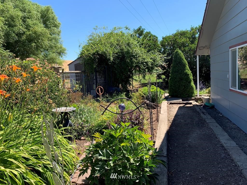 141 Rogers Road Prescott, WA 99348 - Photo 29 of 40 a view of a garden
