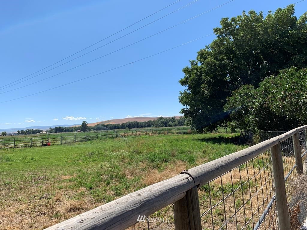 141 Rogers Road Prescott, WA 99348 - Photo 39 of 40 a view of a green field with sitting area