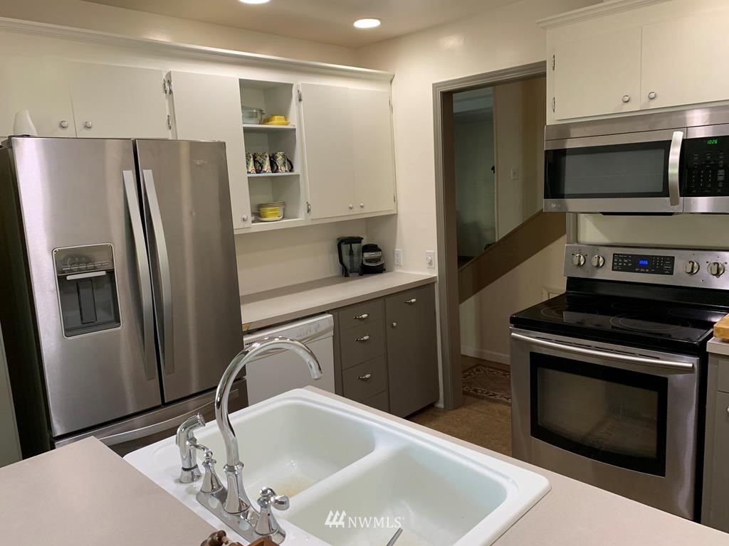 141 Rogers Road Prescott, WA 99348 - Photo 5 of 40 a kitchen with stainless steel appliances granite countertop a sink stove and refrigerator