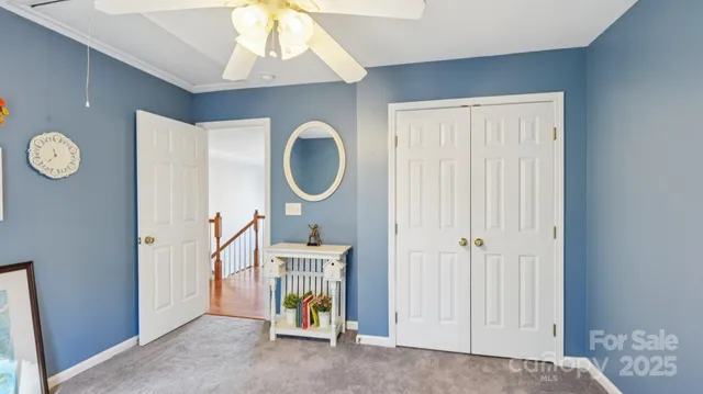 a view of livingroom with furniture
