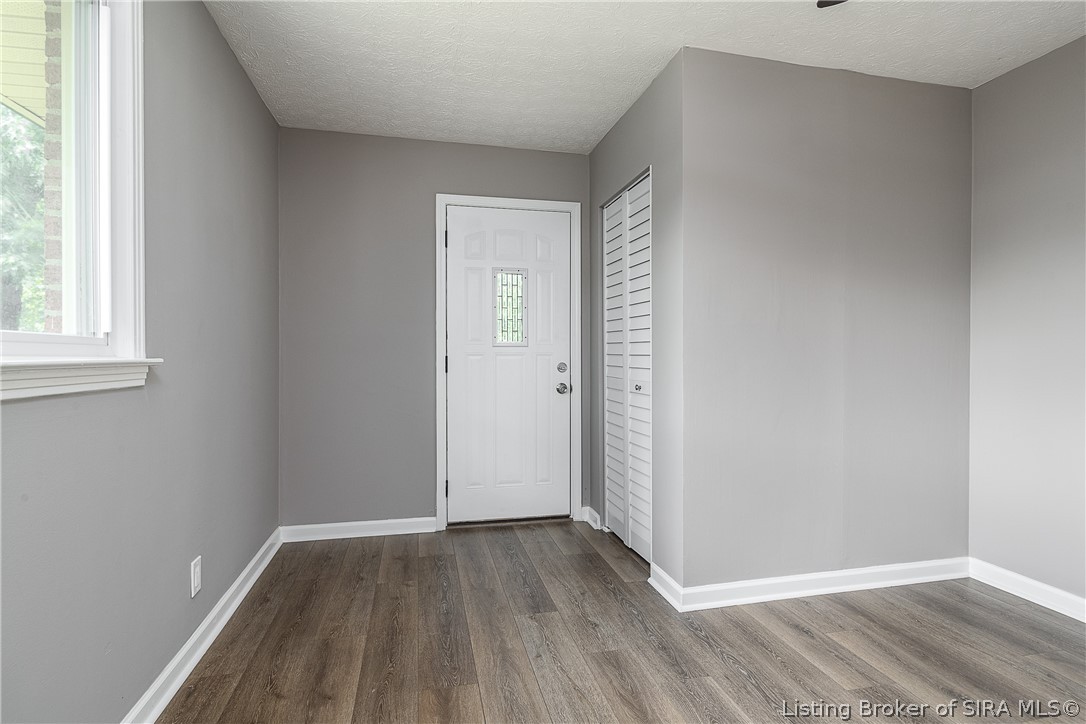 912 Assembly Road Jeffersonville, IN 47130 - Photo 15 of 25 Gallery Image 15