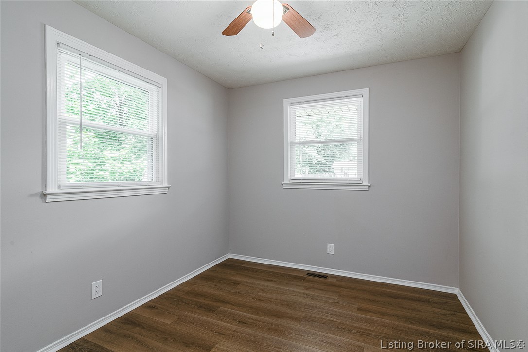 912 Assembly Road Jeffersonville, IN 47130 - Photo 17 of 25 Gallery Image 17