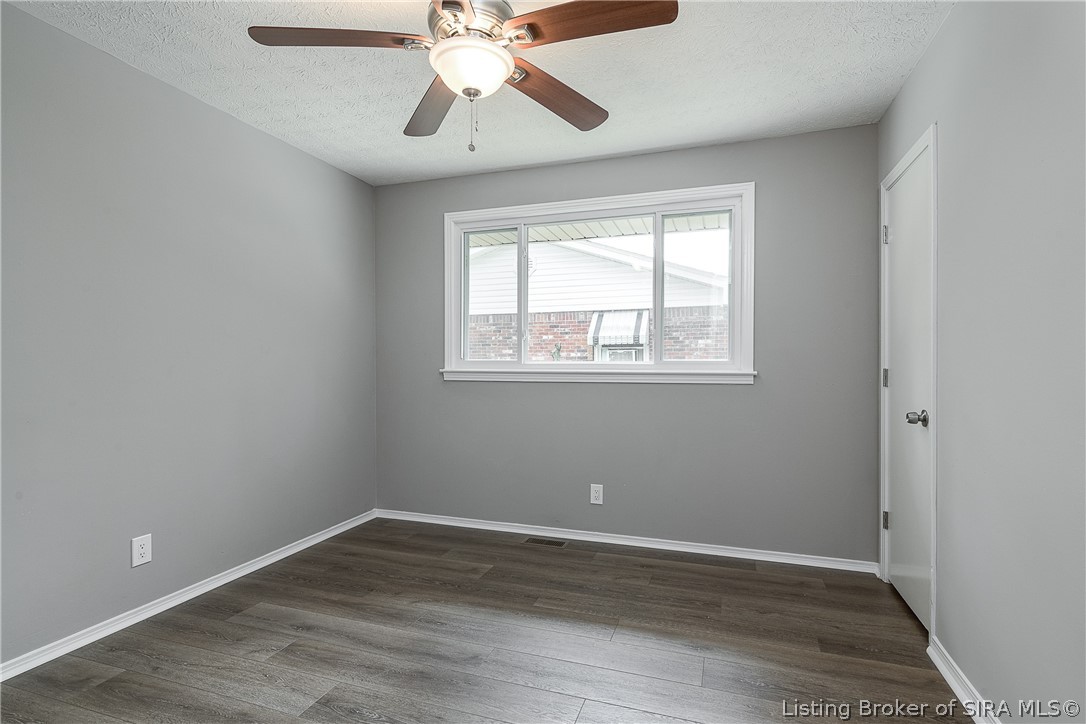 912 Assembly Road Jeffersonville, IN 47130 - Photo 19 of 25 Gallery Image 19