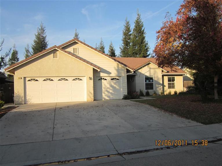 184 West Carpenter Avenue Reedley, CA 93654 - Photo 1 of 10 Gallery Image 1