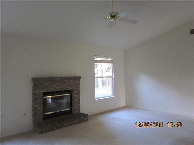 184 West Carpenter Avenue Reedley, CA 93654 - Photo 3 of 10 Gallery Image 3