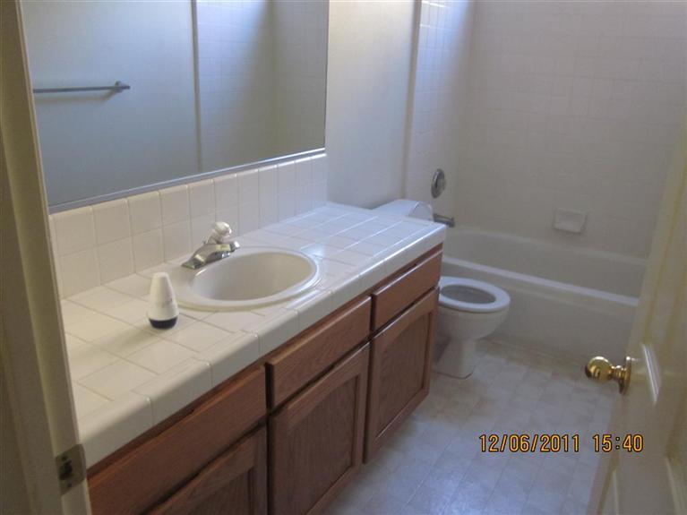 184 West Carpenter Avenue Reedley, CA 93654 - Photo 4 of 10 Gallery Image 4