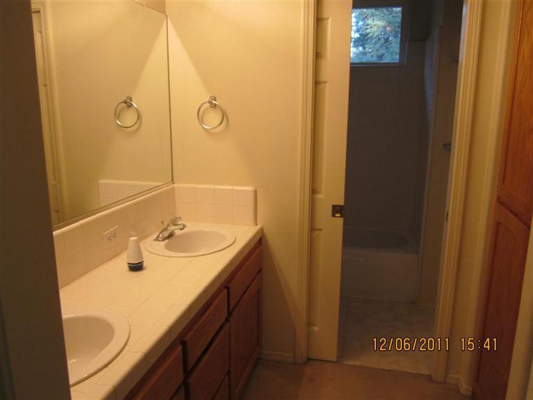 184 West Carpenter Avenue Reedley, CA 93654 - Photo 6 of 10 Gallery Image 6
