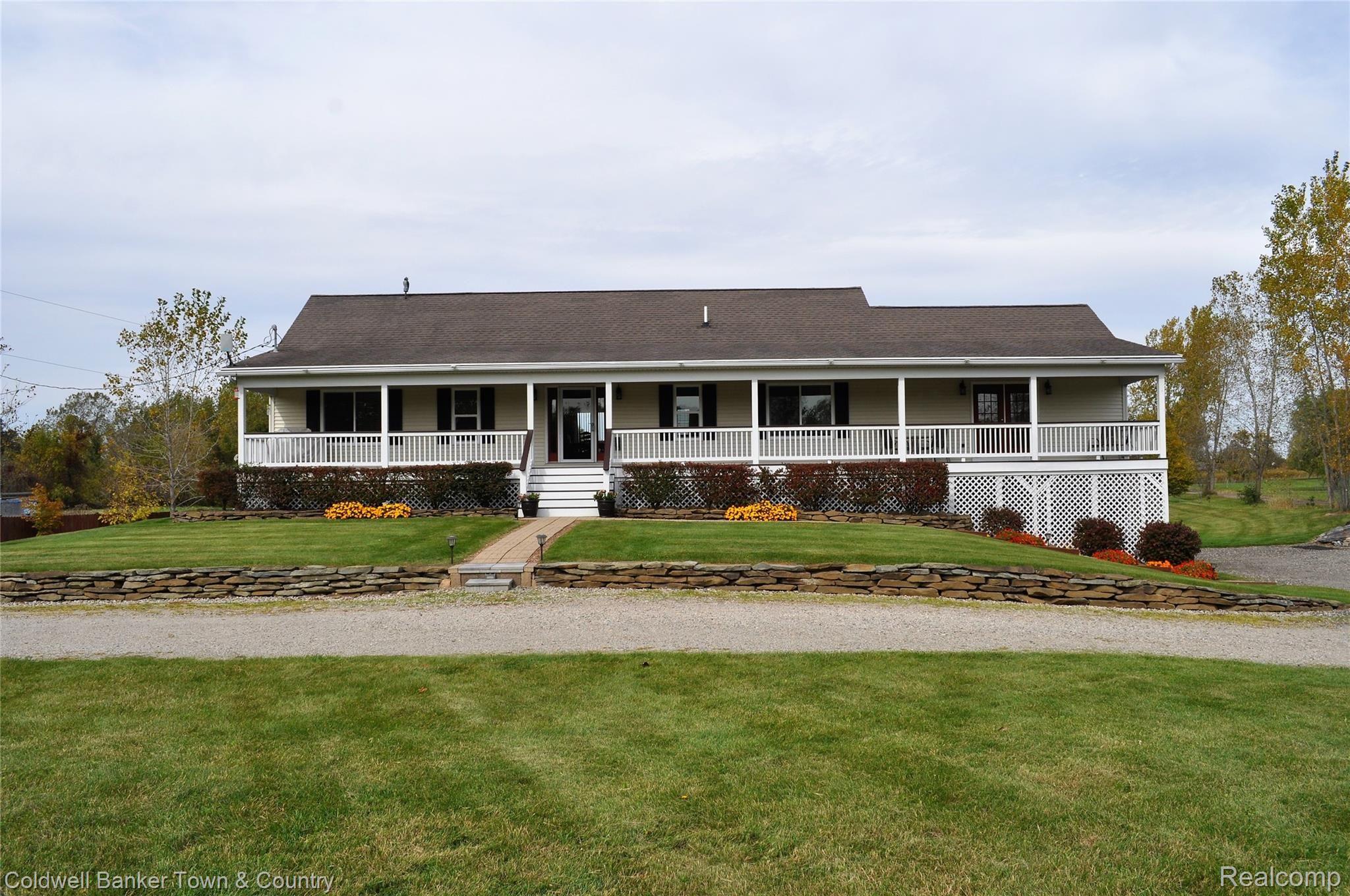 9461 Crofoot Road Fowlerville, MI 48836 - Photo 2 of 53 DSC_0416.jpg