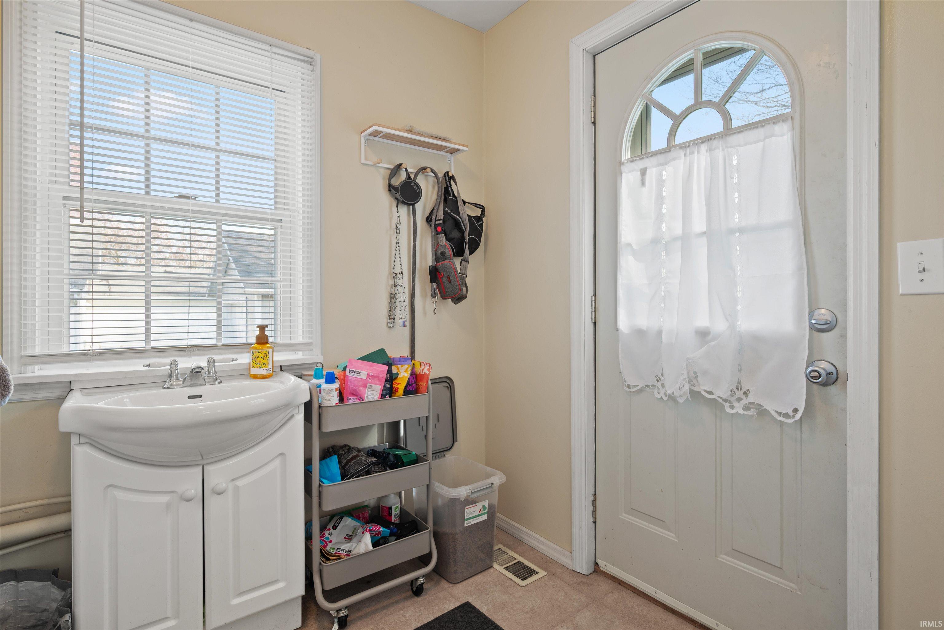 161 Fourth Street Roanoke, IN 46783 - Photo 14 of 33