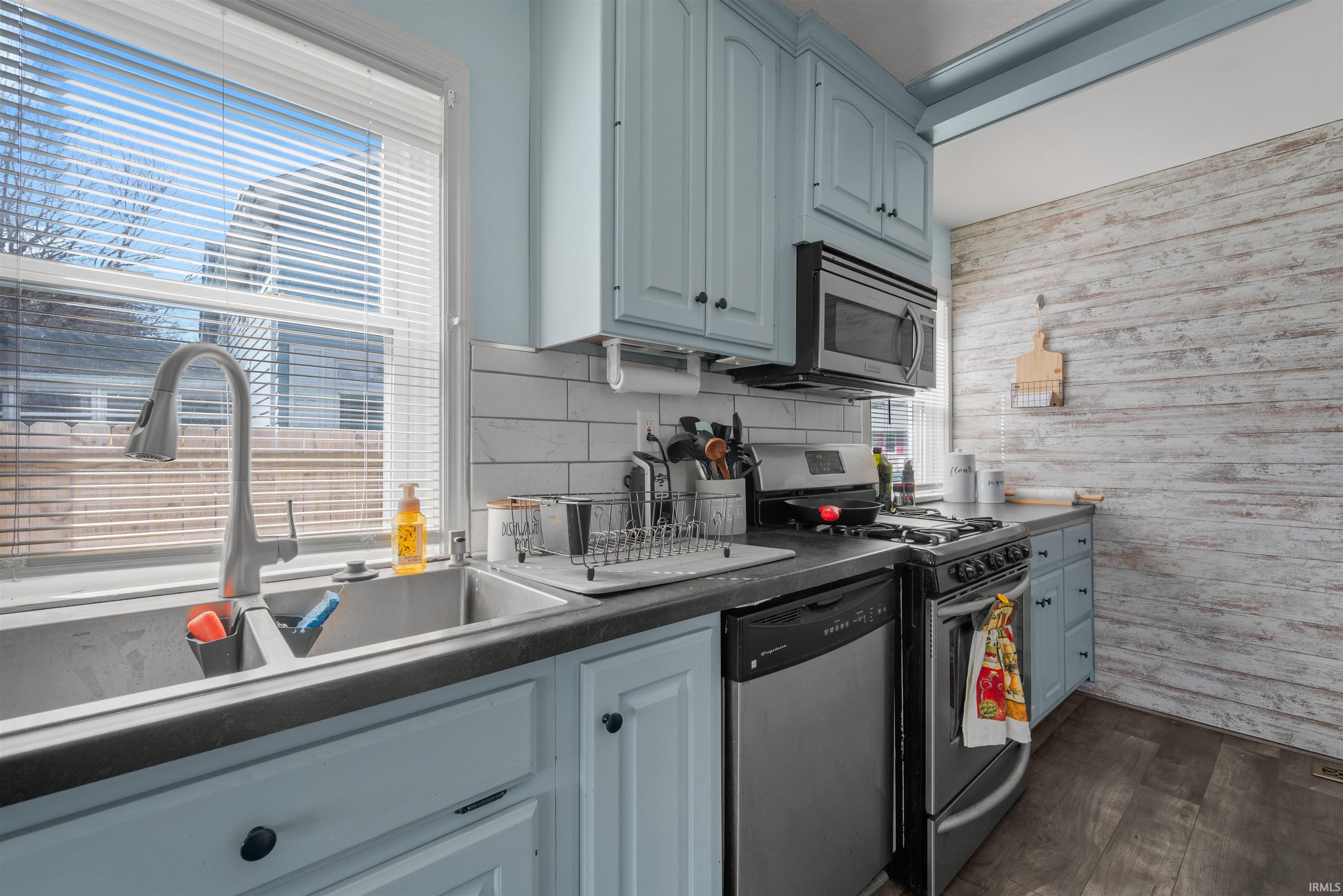 161 Fourth Street Roanoke, IN 46783 - Photo 7 of 33