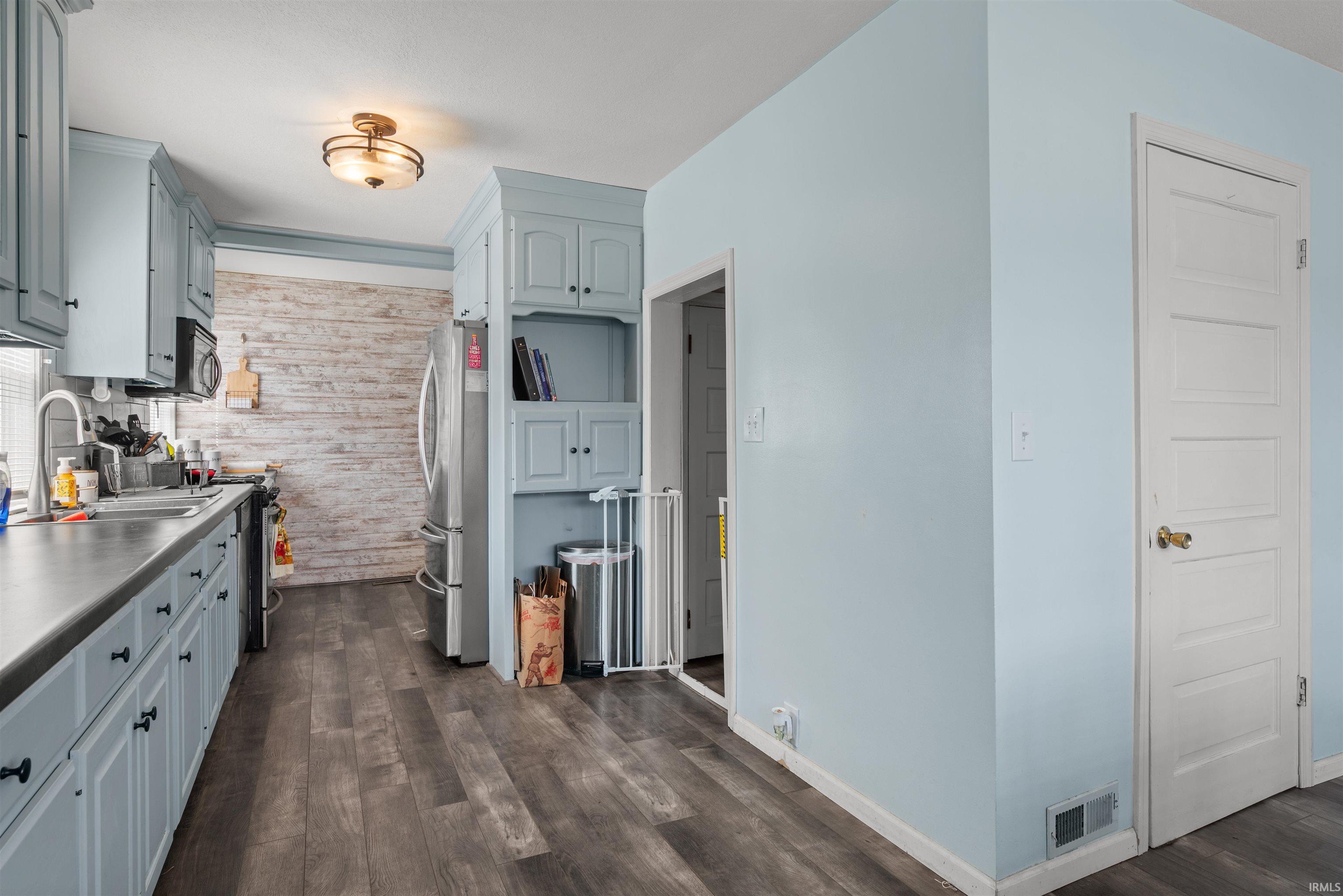 161 Fourth Street Roanoke, IN 46783 - Photo 10 of 33