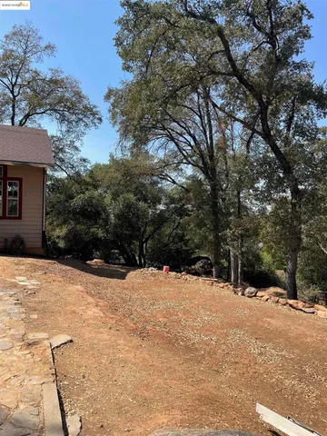 a view of a car in front of house