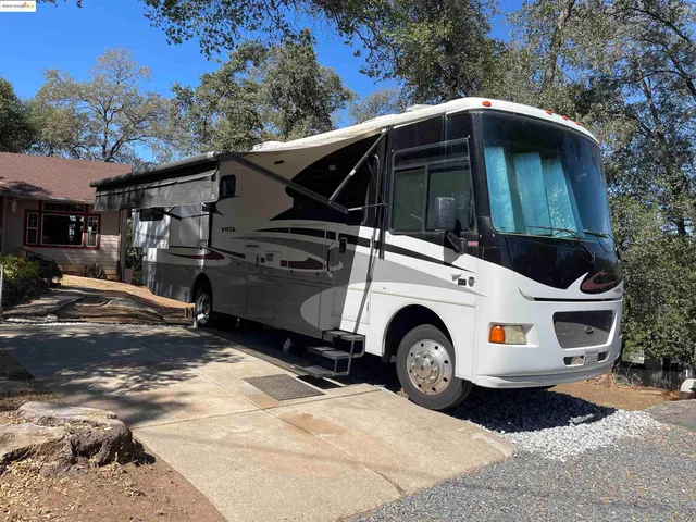 a car parked in front of white house