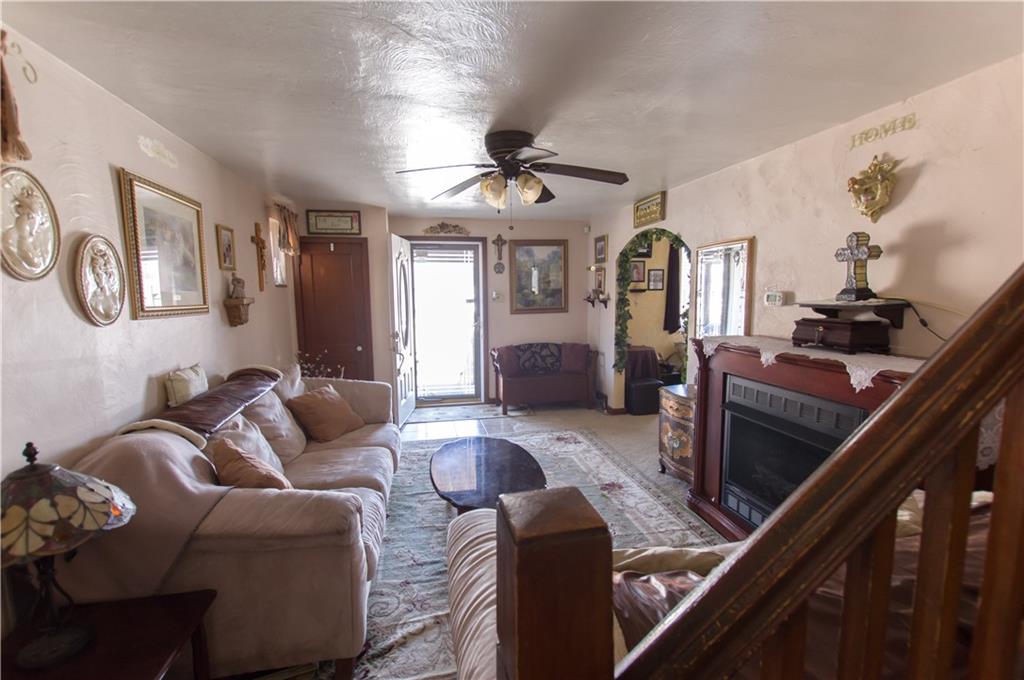 931 Liberty Street McKees Rocks, PA 15136 - Photo 17 of 41 a living room with furniture