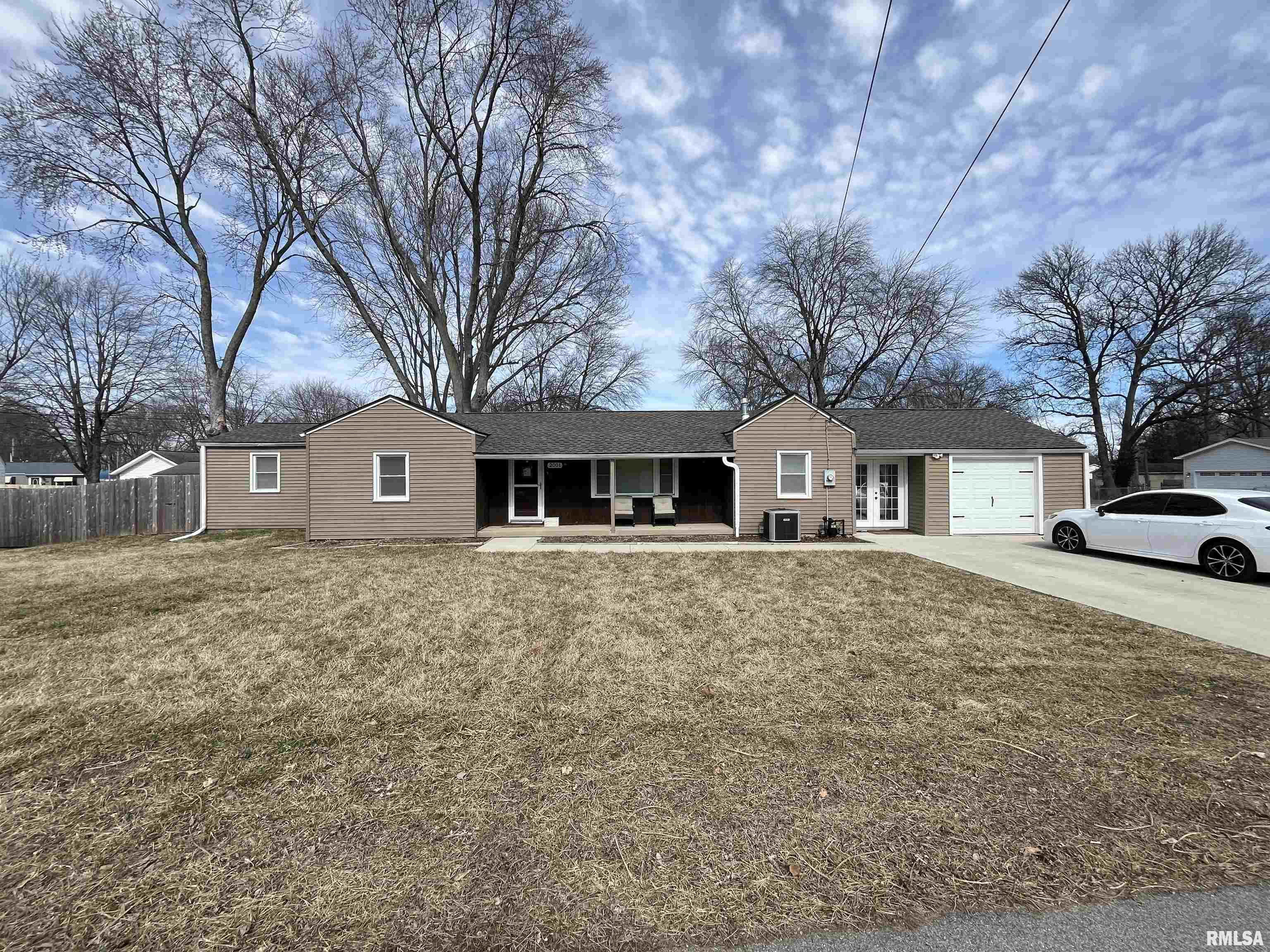 2001 West Calhoun Avenue Springfield, IL 62702 - Photo 1 of 27