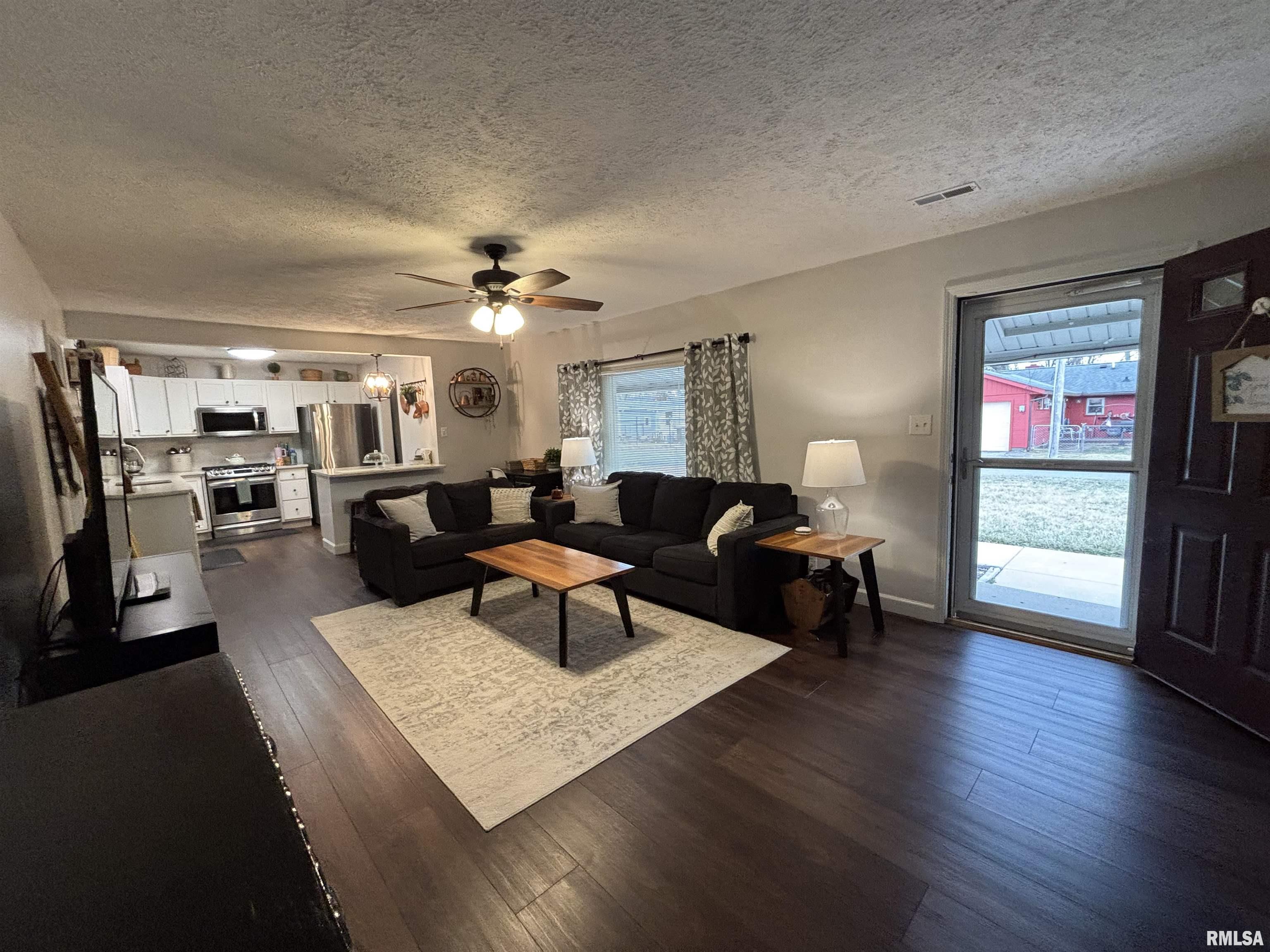 2001 West Calhoun Avenue Springfield, IL 62702 - Photo 3 of 27