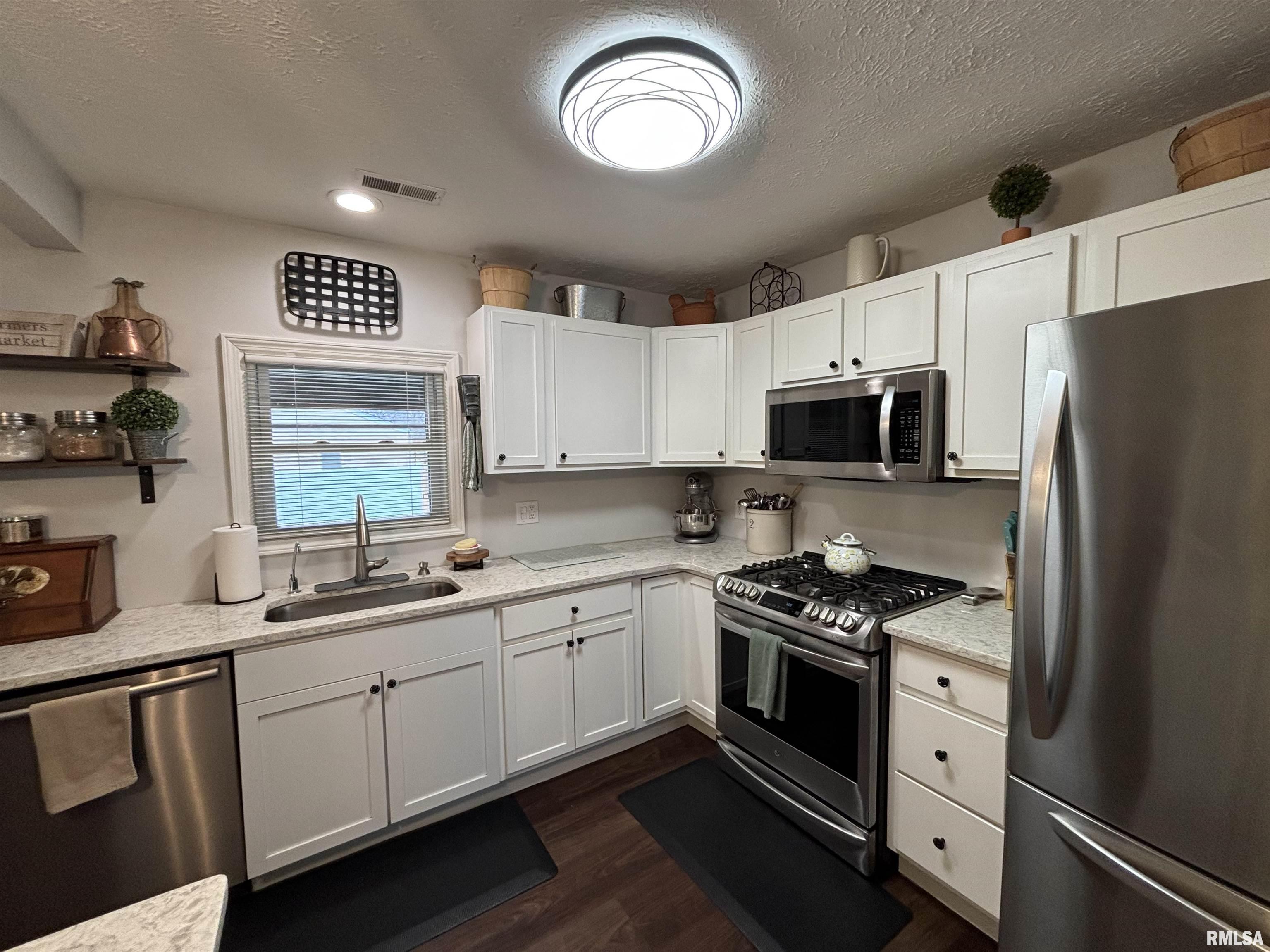 2001 West Calhoun Avenue Springfield, IL 62702 - Photo 9 of 27