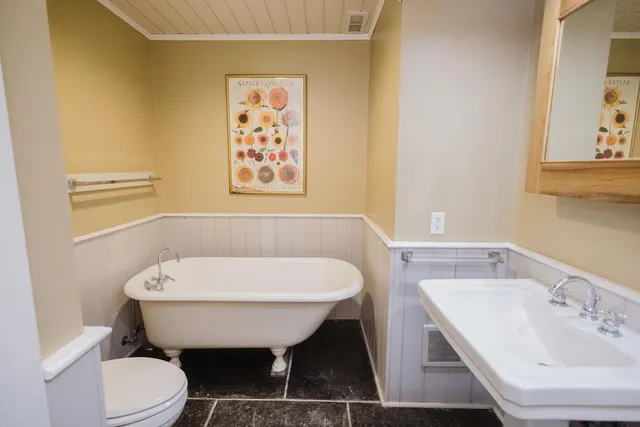 $499,900 | 141 Merry Christmas Lane, Mineral Point, WI 53565