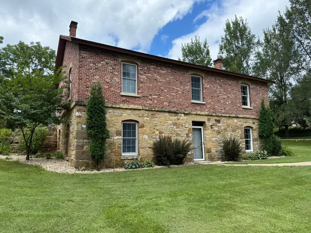 $499,900 | 141 Merry Christmas Lane, Mineral Point, WI 53565