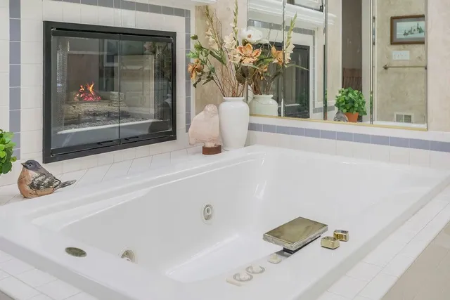 $500,000 | 5633 Oakview, Shawnee, KS 66216