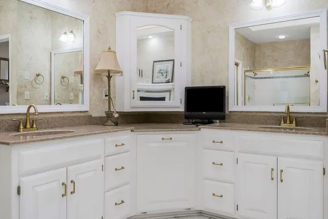 $500,000 | 5633 Oakview, Shawnee, KS 66216