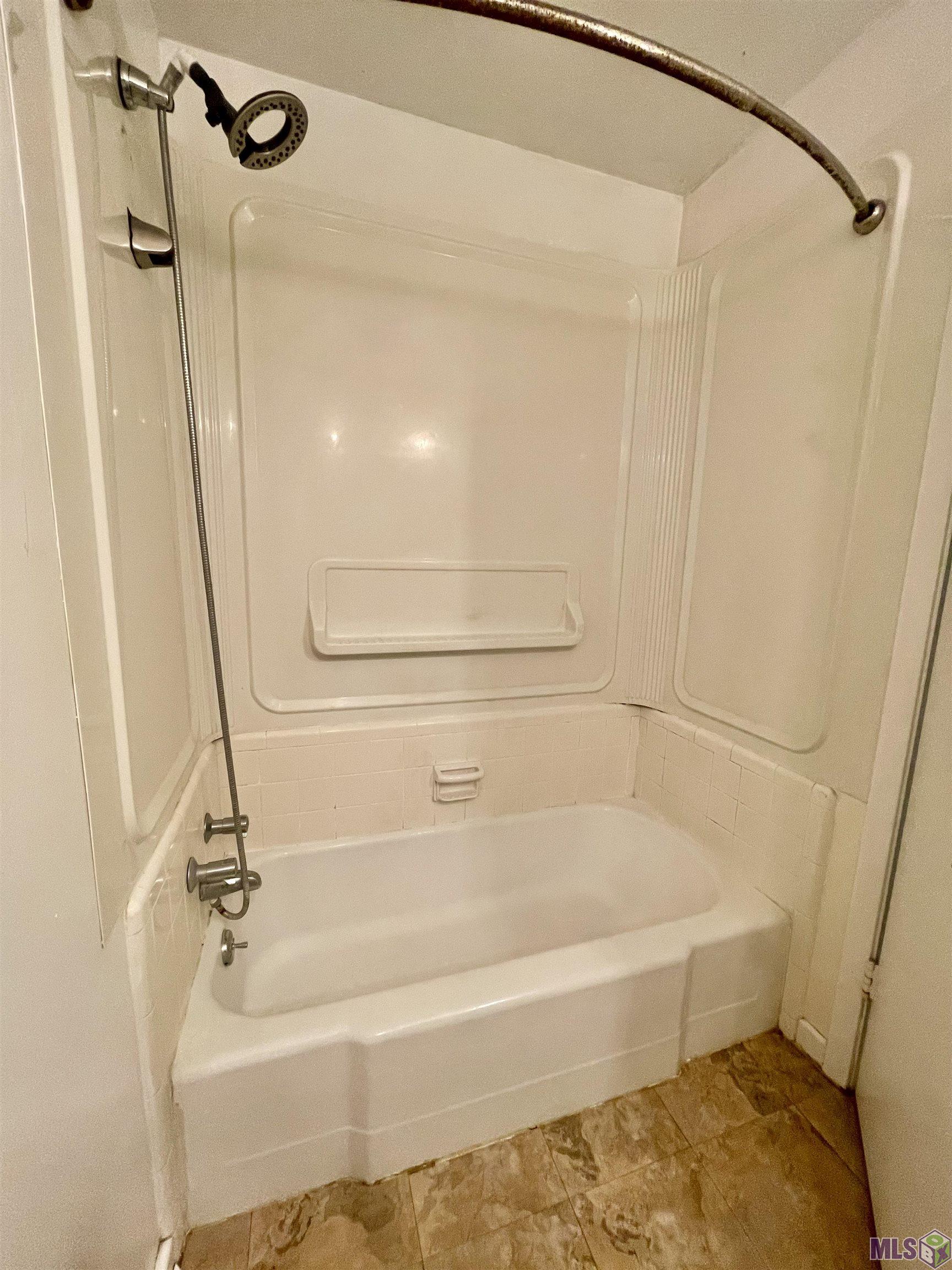 321 Huntington Drive St. George, LA 70810 - Photo 15 of 20 Hall Bathtub