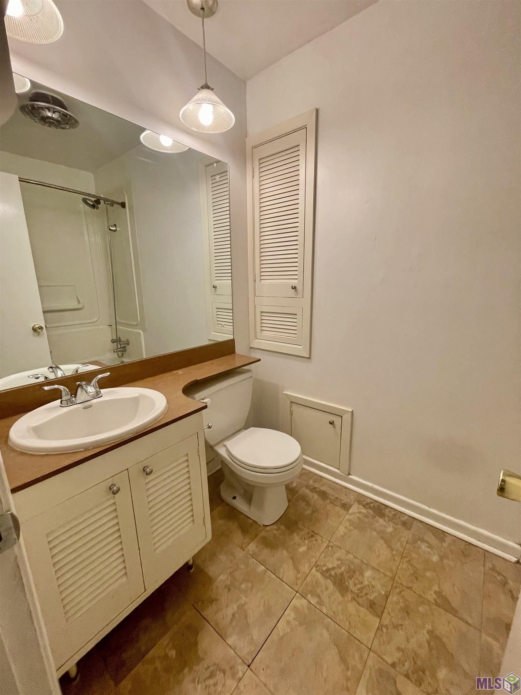 321 Huntington Drive St. George, LA 70810 - Photo 16 of 20 Hall Bathroom