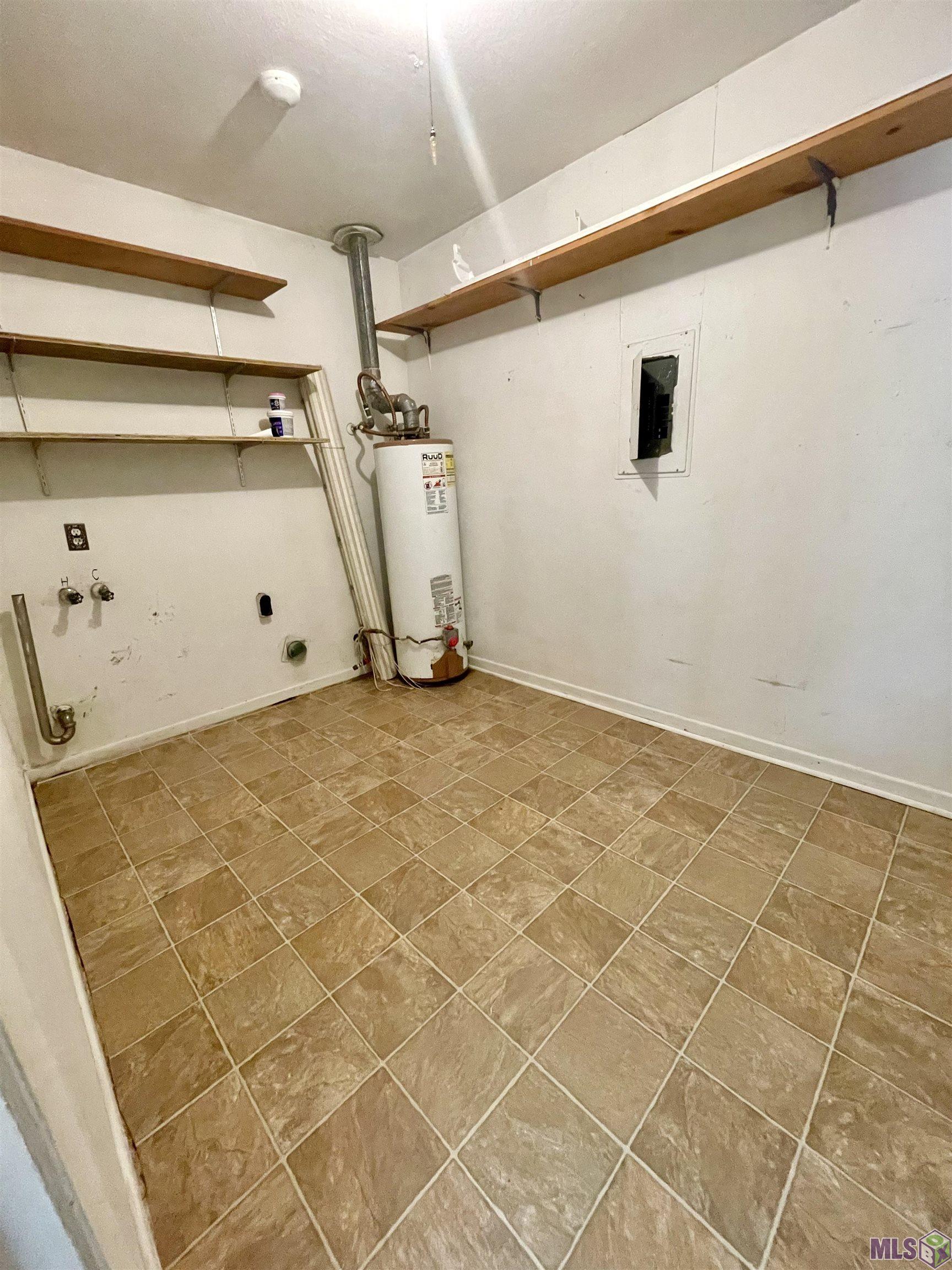321 Huntington Drive St. George, LA 70810 - Photo 17 of 20 Laundry / pantry / storage room