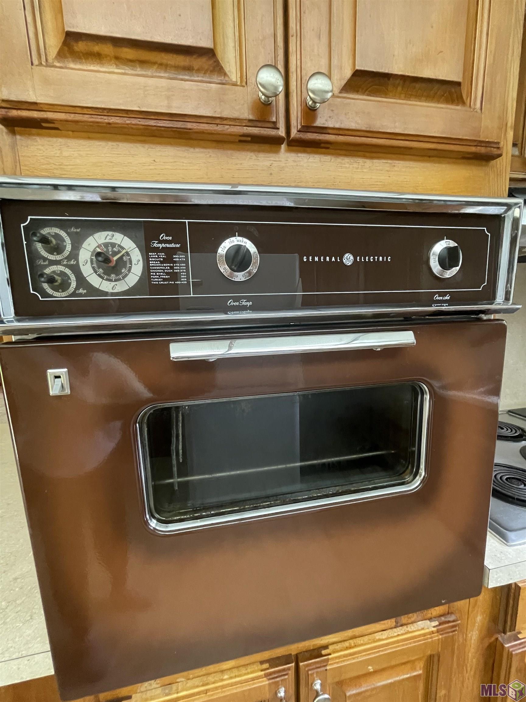 321 Huntington Drive St. George, LA 70810 - Photo 8 of 20 G E wall oven