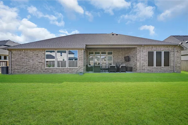 a view of a yard in front of a house