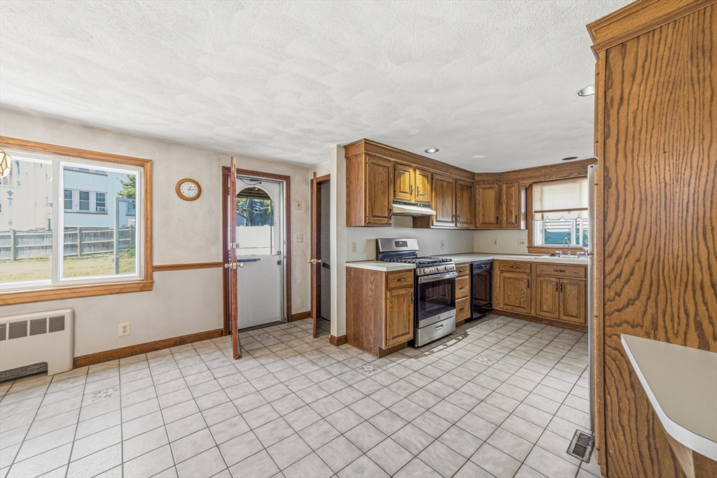 126 Brookfield Road Winthrop, MA 02152 - Photo 11 of 39