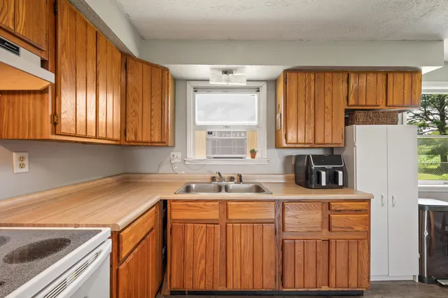 $305,000 | 28644 Elm Street, Dowagiac, MI 49047